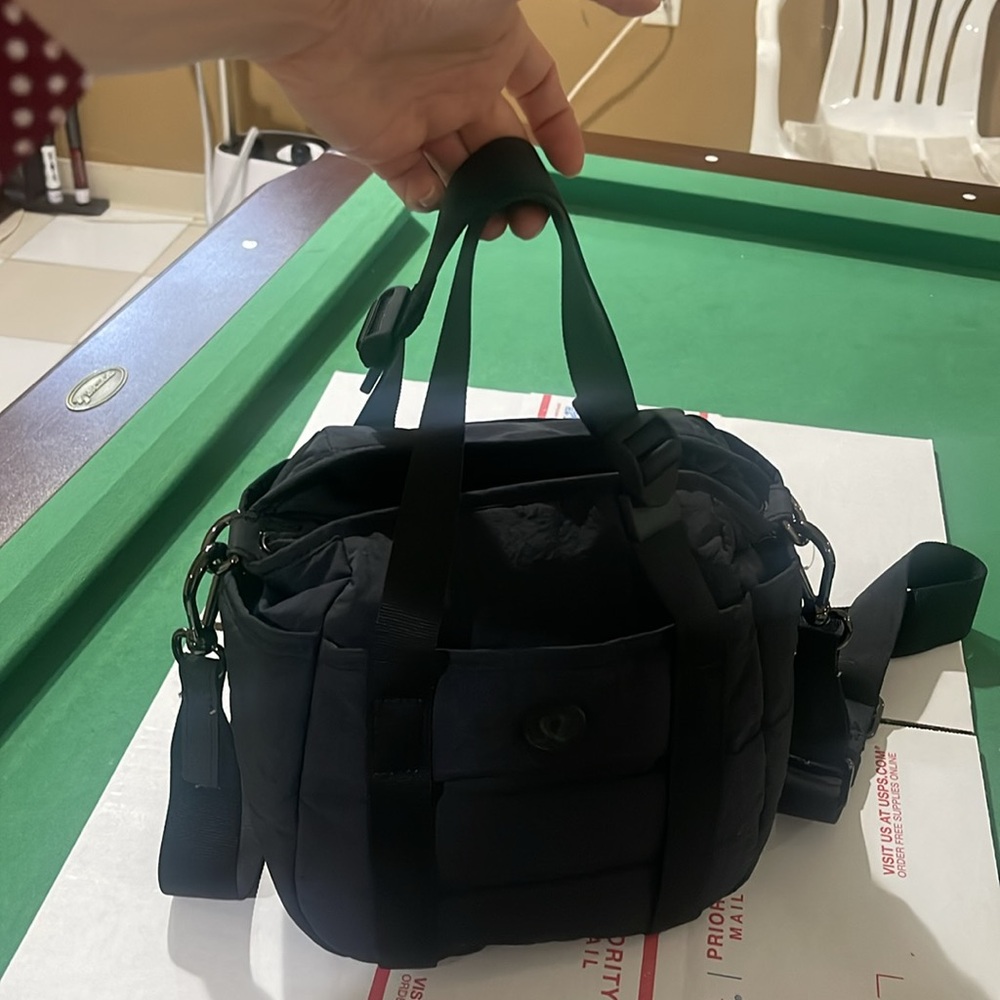 NWOT LULULEMON Dash All Day CrossBody Bucket Black Bag - Picture 16 of 17